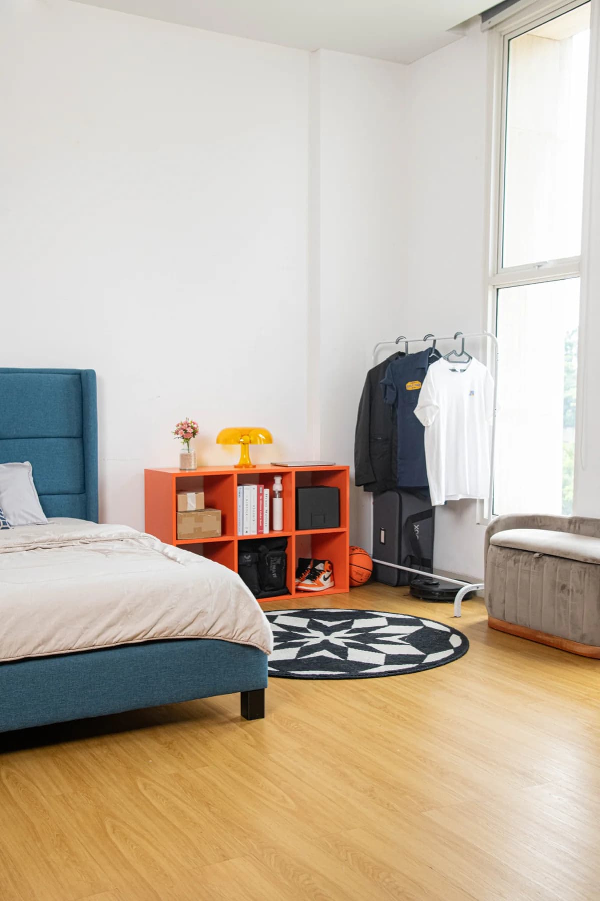 Nakas + rak buku — Orange doff · 6 cubby kamar tidur