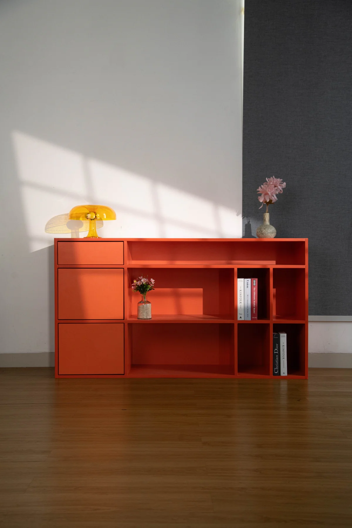 Konsol multifungsi — Orange doff · 1 laci + 4 cubby + lampu meja