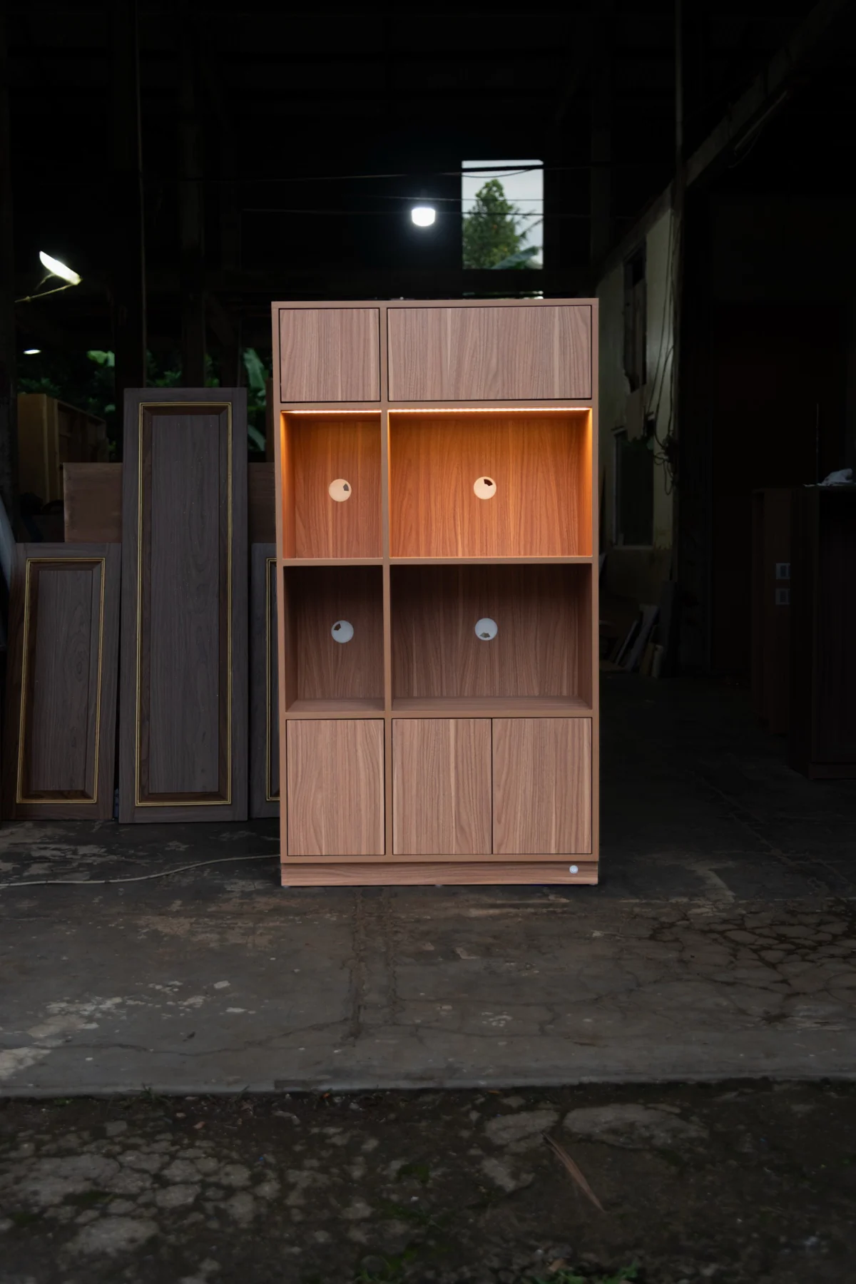 Lemari ruang kerja — Walnut · 4 compartment + LED + rak bawah
